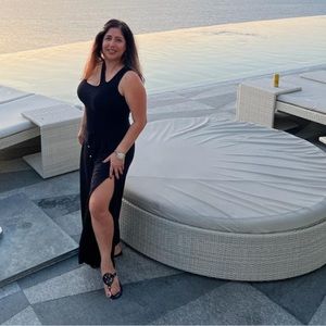 Meet your Posher, Neda